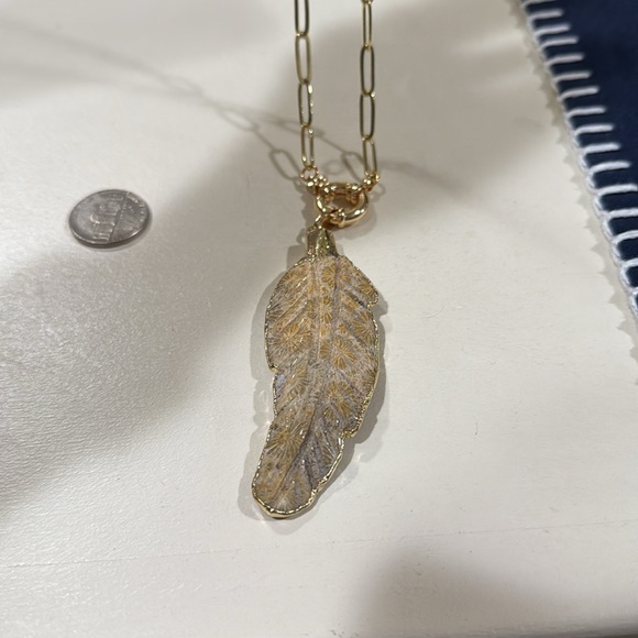 Women’s Feather Link Necklace - Picture 7 of 7